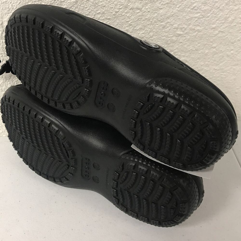 Crocs Women’s Freesail Plush Lined Clog Fuzzy Slippers, Size 4, Black - Picture 5 of 7